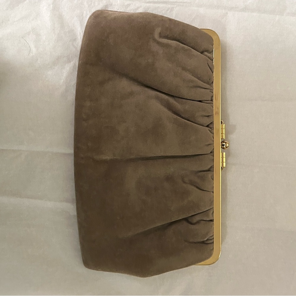 Vintage Velveteen Clutch Purse in light brown with gold-tone hardware - Picture 3 of 10